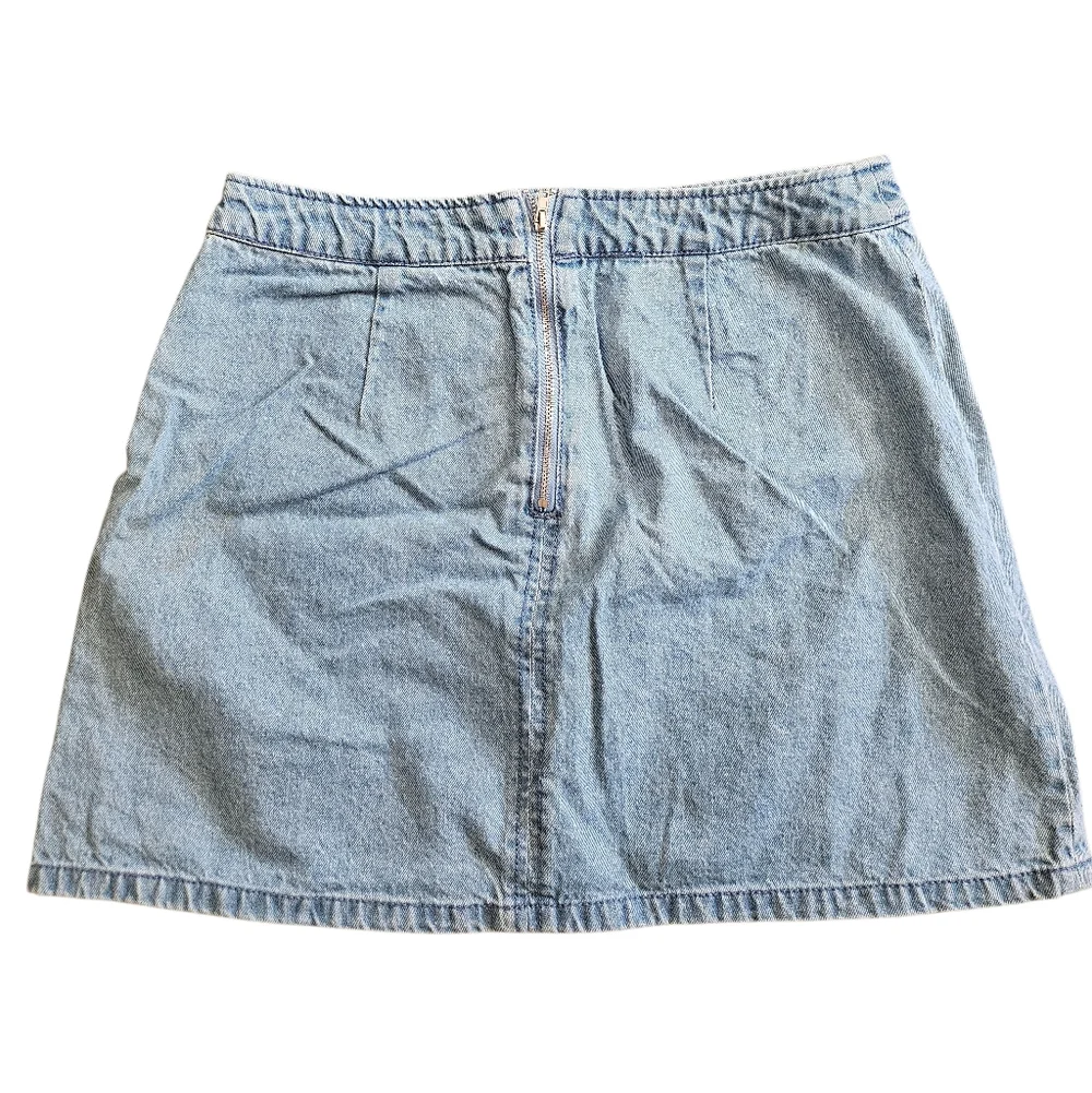 Vintage H&M Blue Denim Skirt with Floral Embroidery - Picture 2 of 3